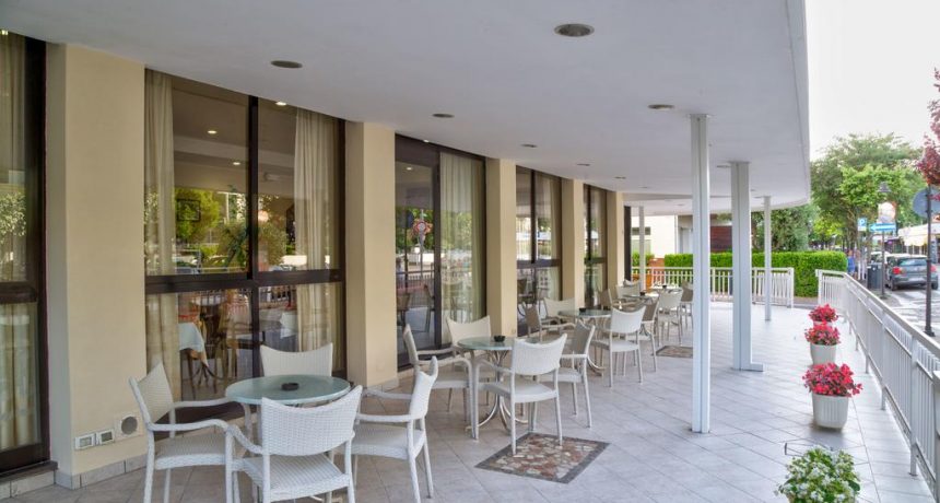 Hotel Junior